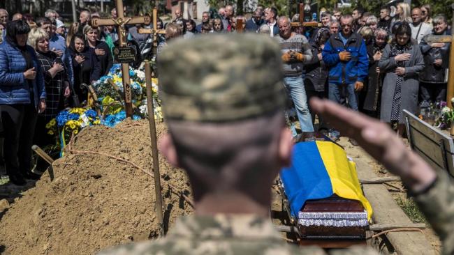 Entierros de soldados ucranianos caídos tras la invasión de Rusia.
