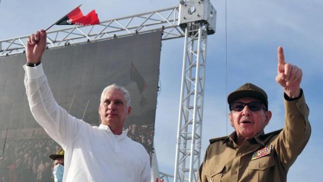 Miguel Díaz-Canel y Raúl Castro en el acto por el 26 de julio en Cienfuegos.