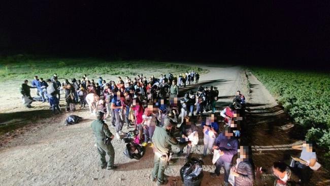 Migrantes detenidos en el sector fronterizo del Valle del Río Grande durante el fin de semana.
