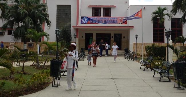 Exterior del Hospital Pediátrico de Centro Habana.