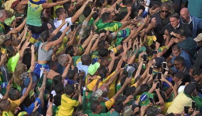 Jair Bolsonaro y las multitudes en la celebración del bicentenario de la independencia de Brasil.