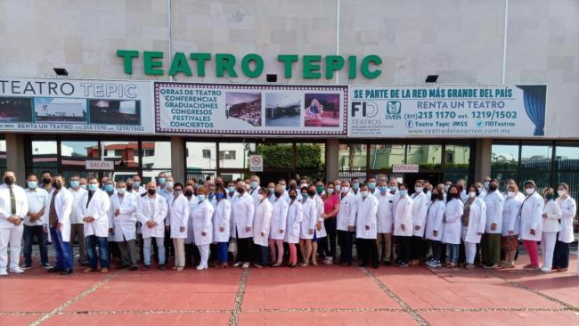 Grupo de médicos cubanos llegados a México.