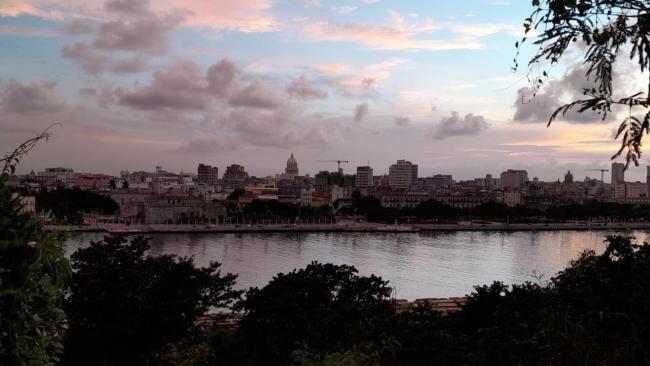 Vista de La Habana con el Capitolio en la distancia.