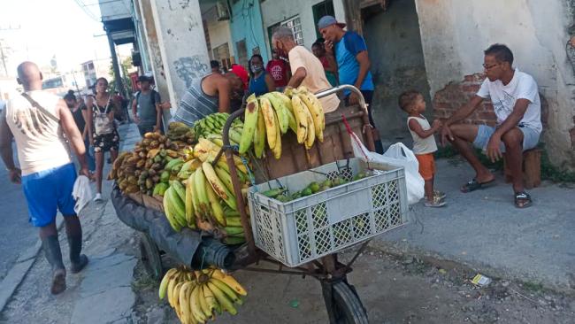 Un vendedor ambulante en La Habana.