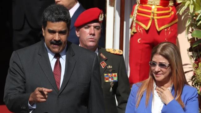 Nicolás Maduro (i), y su esposa, Cilia Flores (d), en una fotografía de archivo.