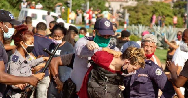 Represión policial de las manifestaciones del 11J en Cuba.