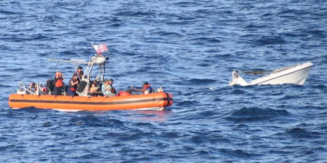 Rescate de migrantes por parte de la Guardia Costera de EEUU.
