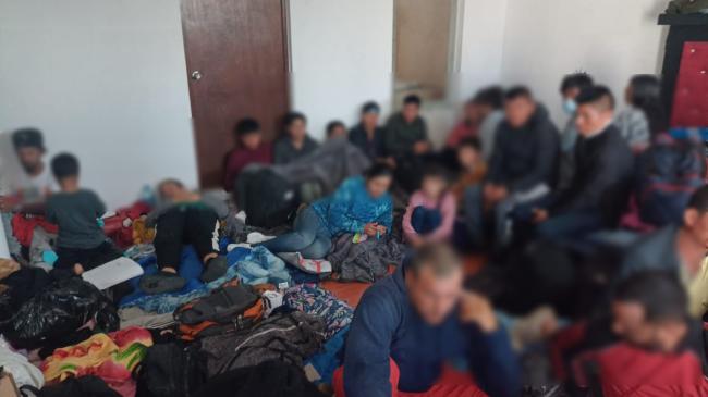 Migrantes cubanos detenidos en Puebla, México.
