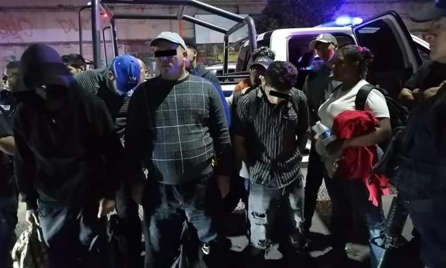 Migrantes cubanos detenidos en Tlalnepantla, México.
