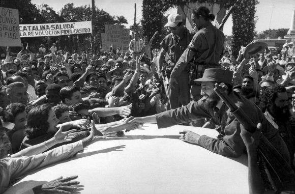 Fidel Castro en un acto de masas en los primeros años revolucionarios.