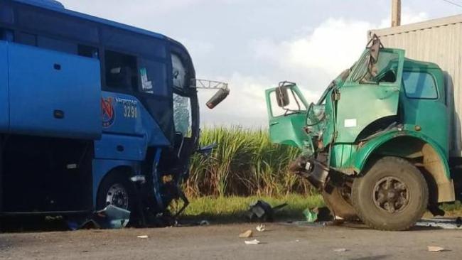 Un accidente entre un ómnibus y un camión en Cuba.