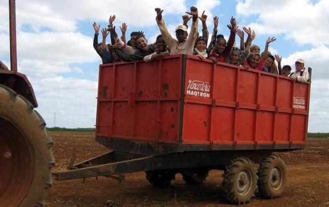 Estudiantes de Escuela en el Campo. 