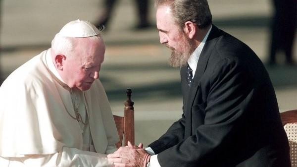 Juan Pablo II y Fidel Castro en 1998 en La Habana.