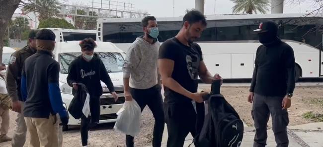 Migrantes cubanos expulsados de EEUU hacia México.