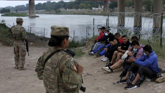 Migrantes en la frontera entre México y EEUU.