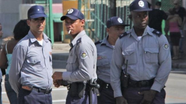 Un grupo de policías en Cuba.