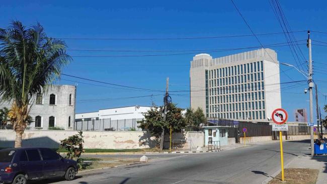 Edificio de la Embajada de EEUU en La Habana.