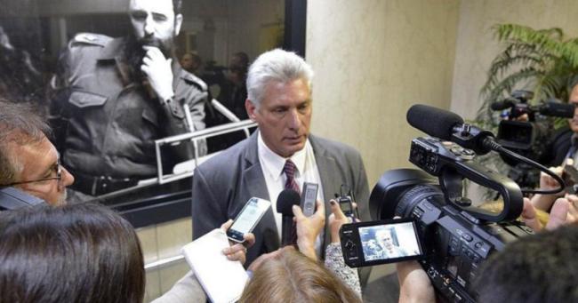 Miguel Díaz Canel ante la prensa en la Misión de Cuba en Nueva York en 2018.