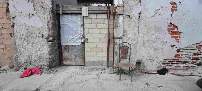Frente de una vivienda cerrada en Cuba.