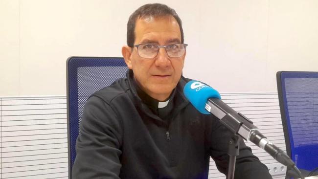 El sacerdote Alberto Reyes Pías.