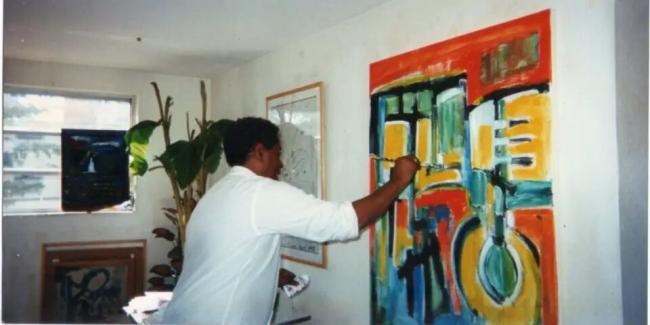 Nicolás Guillén Landrián pintando en Miami.