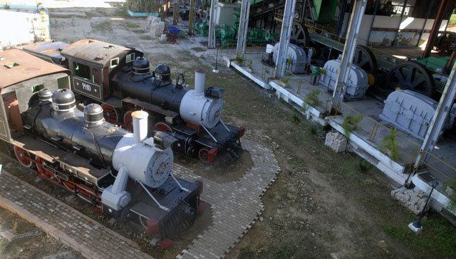 El antiguo central Progreso convertido en museo: exhibición de locomotoras antiguas.