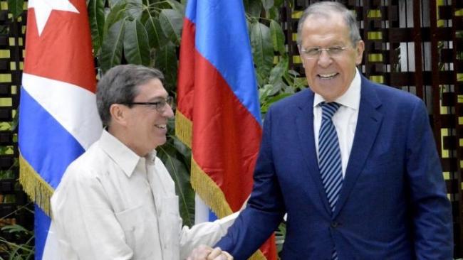 Los ministros de Exteriores de Cuba y Rusia, Bruno Rodríguez y Serguéi Lavrov.