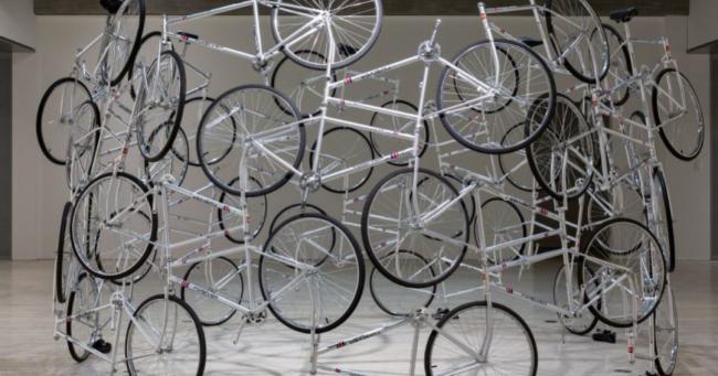 'Forever (Bycicles)', de Ai Weiwei, 2003.