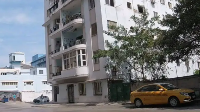 Edificio donde habría sido encontrado el cuerpo sin vida del turista en La Habana.