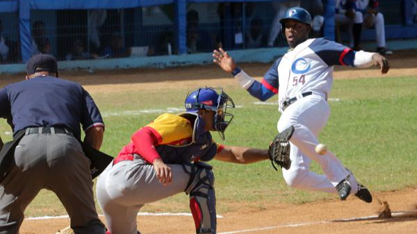 Un juego de béisbol en Cuba.