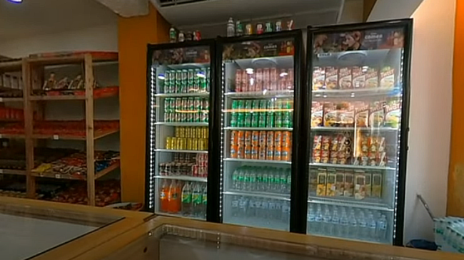 La oferta de un supermercado privado en La Habana.