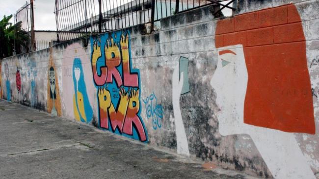 Grafitis en La Habana con rostros de mujeres.