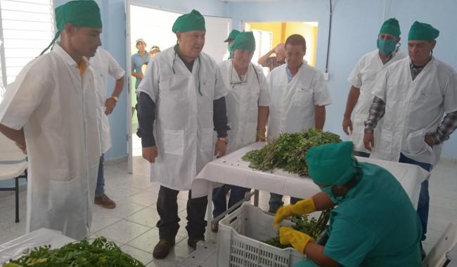 Jorge Luis Tapia, funcionario del PCC, durante la inauguración de la planta.