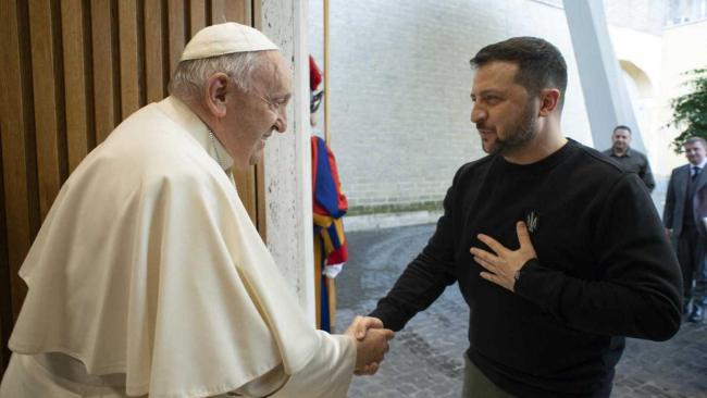 Encuentro de Zelenski y el papa en el Vaticano.
