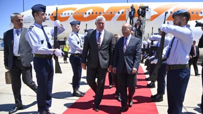 Miguel Díaz-Canel a su llegada a Portugal.