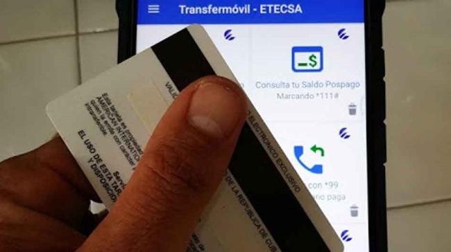 Aplicación de Transfermovil en un celular cubano.