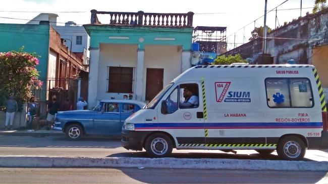 Una ambulancia en La Habana.