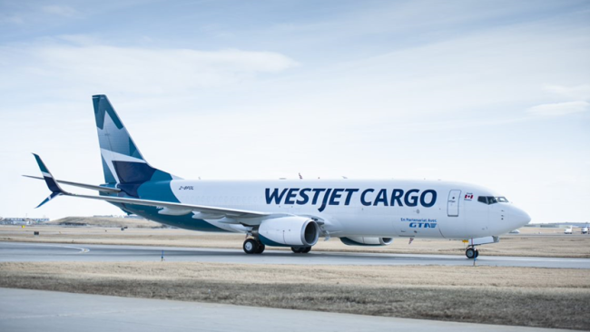Avión de la aerolínea WestJet Cargo.