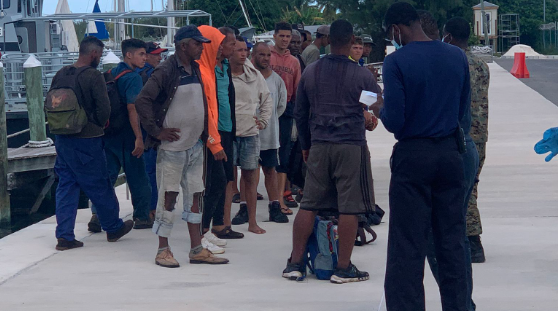 Balseros cubanos detenidos en aguas bahamesas.
