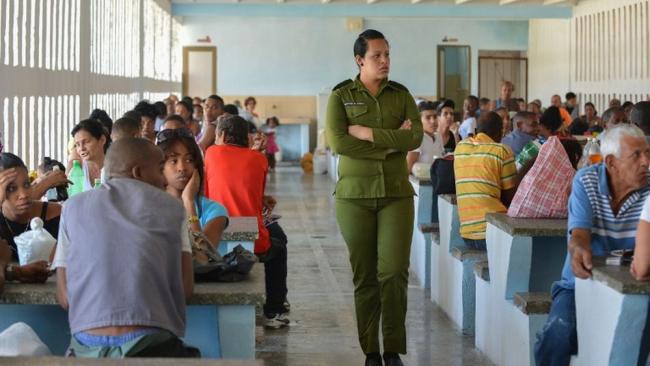 Zonas de encuentro de los reos con sus familiares en una prisión cubana. 