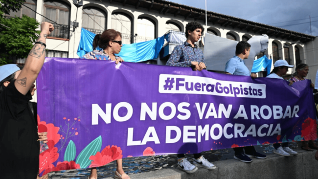 Protesta ante el Tribunal Supremo Electoral de Guatemala el 30 de septiembre.