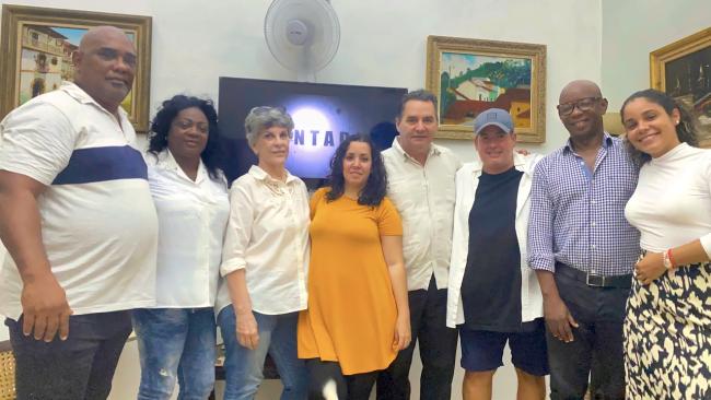 Asistentes a la presentación de la película 'Plantadas' en La Habana.