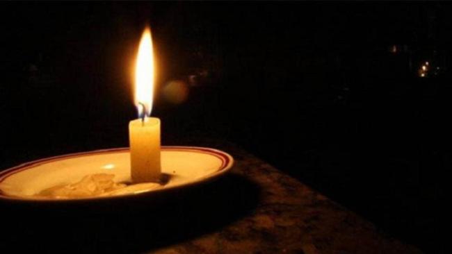 Una vela durante un apagón en Cuba.