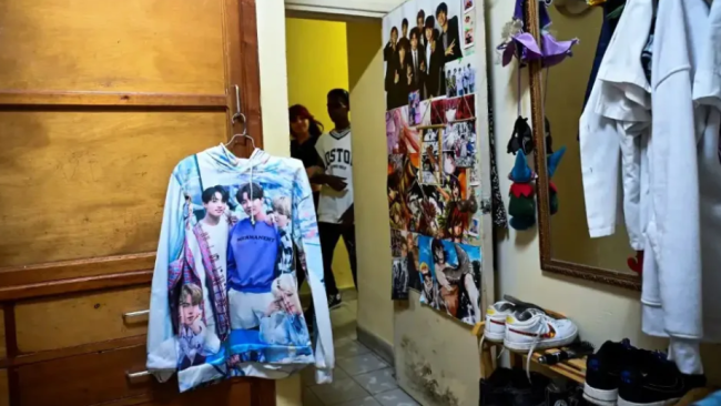 La habitación de una de las adolescentes cubanas amantes del K-pop.