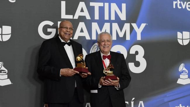Chucho Valdés y Paquito D' Rivera con sus respectivos premios.