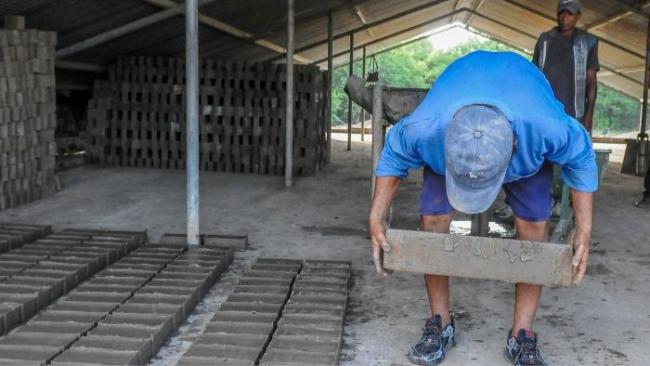 Fábrica de construcción de ladrillos en Cuba.