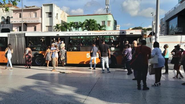 Transporte público en La Habana.