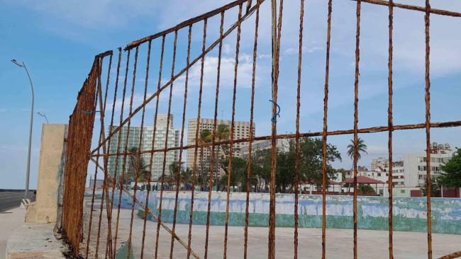 Una instalación cerrada en el Malecón de La Habana cerca de los hoteles Riviera y Cohíba.