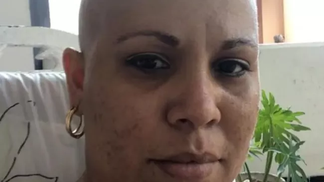 La hermana de Kleydis Valdivia Velasco, una cubana enferma de cáncer que no encuentra solución en el sistema de Salud Pública de la Isla.