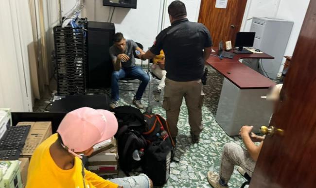 Migrantes cubanos detenidos en México.